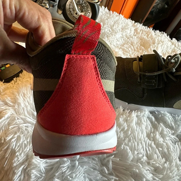 Nike SB TRAINERENDER Men's Size 10 Sneakers 616575-326 Khaki Olive Crimson Shoes - Picture 3 of 10